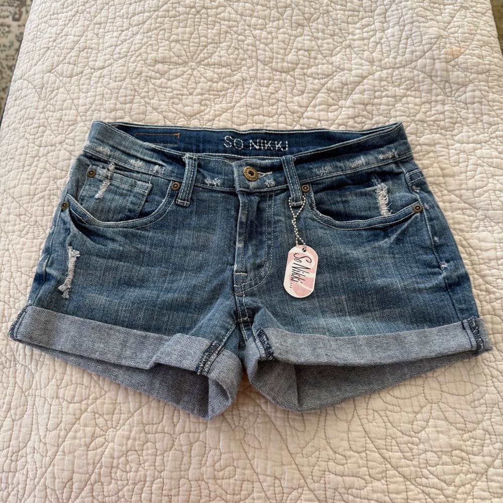 So Nikki Denim Shorts Size 1 Distressed Cuffed Stretch Y2K Low Rise 6962 Blue